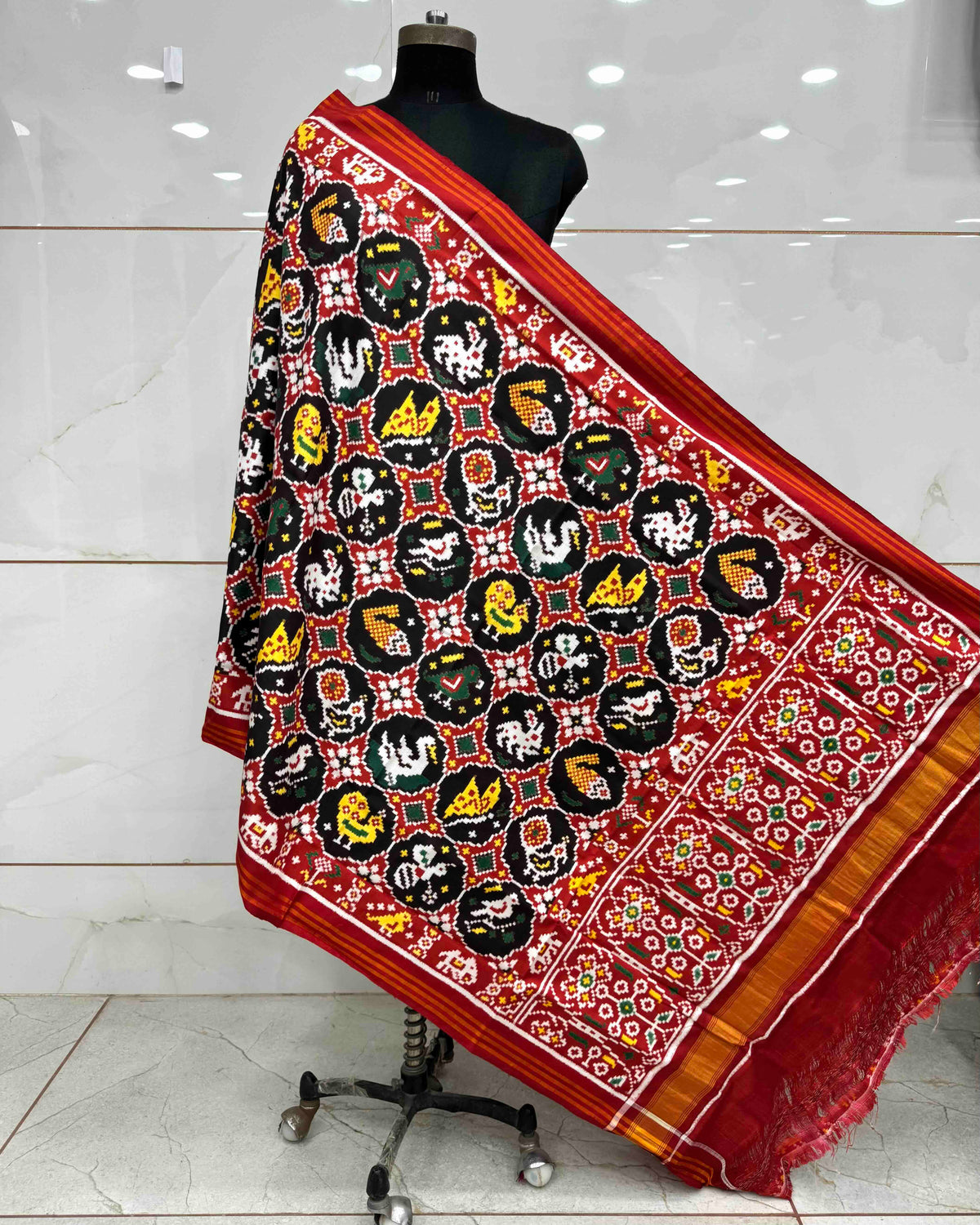 Red & Black Small Circle Narikunj Double Ikat Patola Dupatta